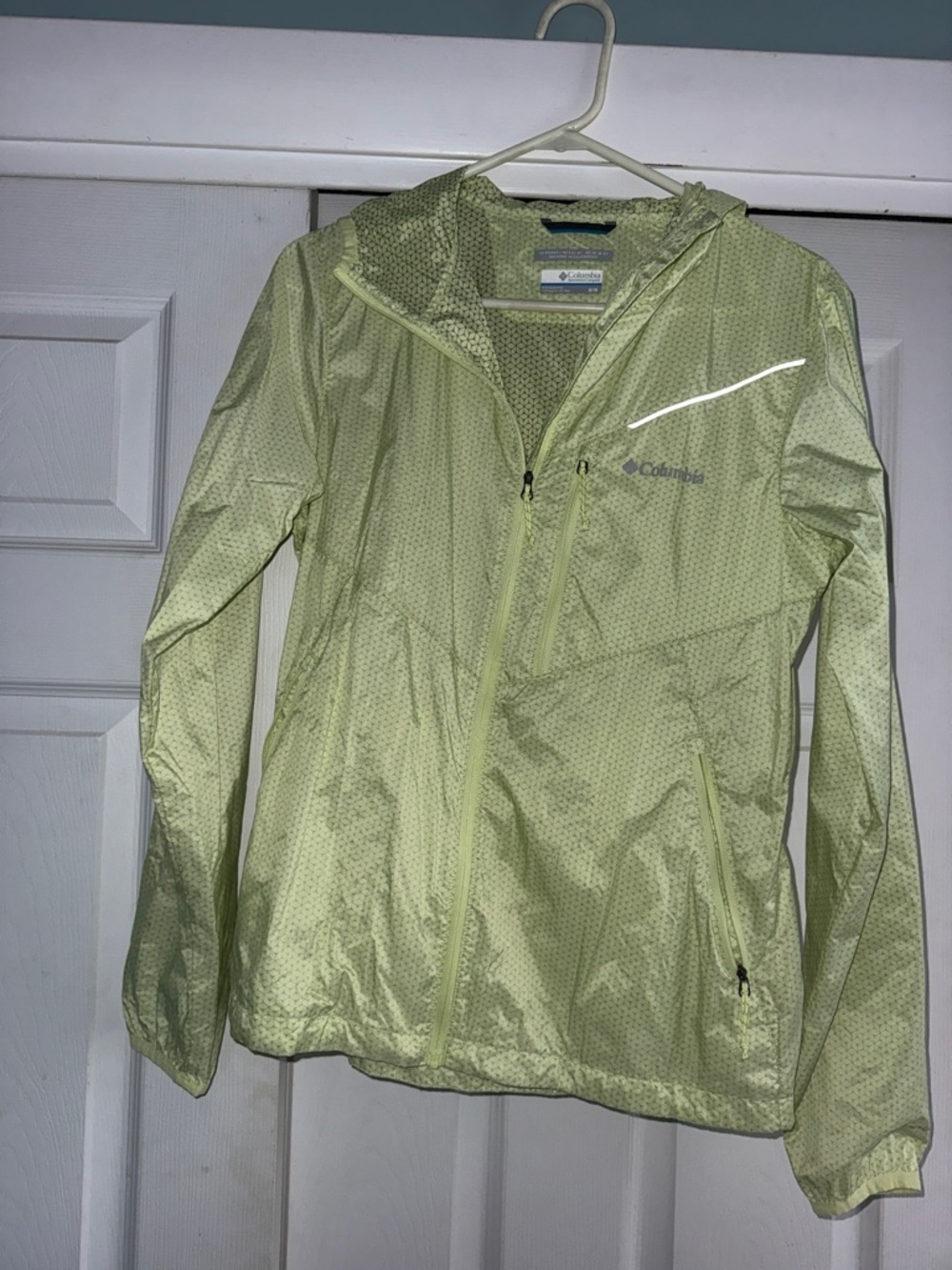 Columbia Women's Pale Green Hooded Windbreaker Jacket